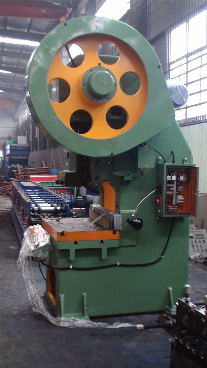 沖床設(shè)備 核心技術(shù)與配套系統(tǒng)的全面解析